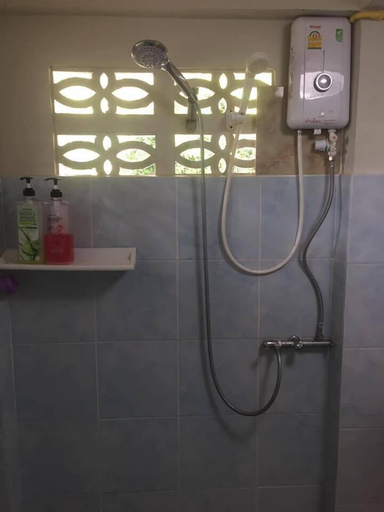 Bathroom 4, Yayee Homestay, Sai Yok