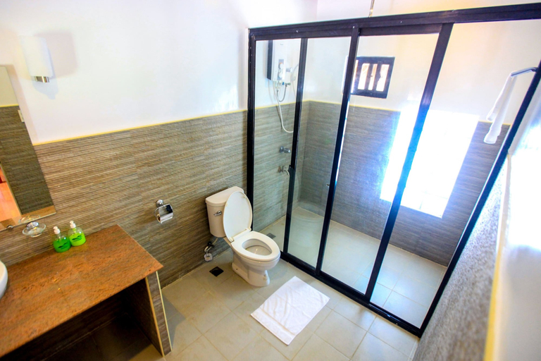 Bathroom 4, Allura Resort Dive and Spa, Zamboanguita