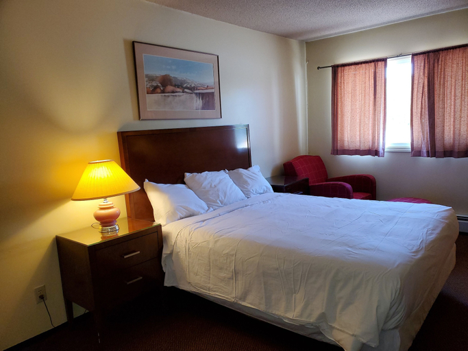 Bedroom 3, Englehart Inn, Timiskaming