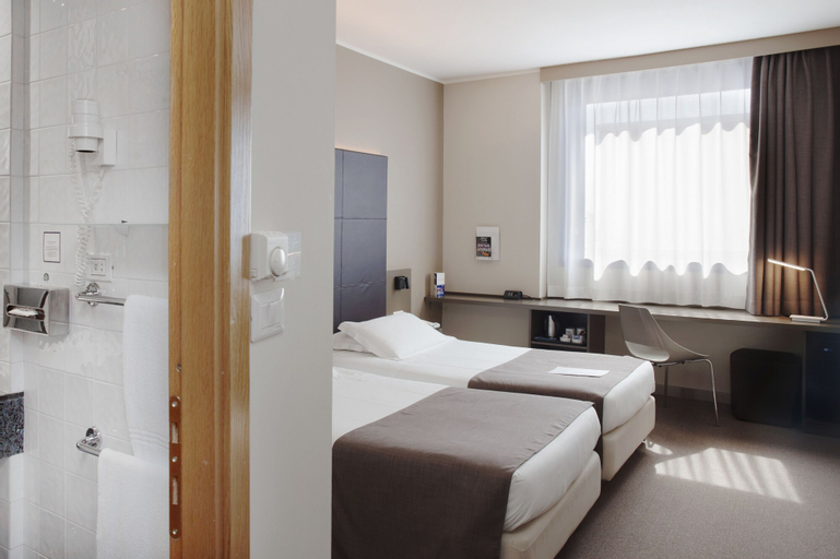 Bedroom 16