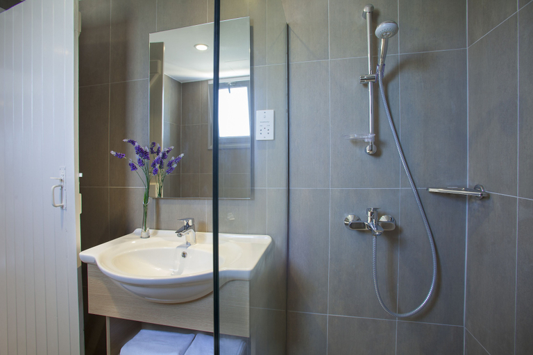 Bathroom 4, Louis St Elias Resort & Waterpark
