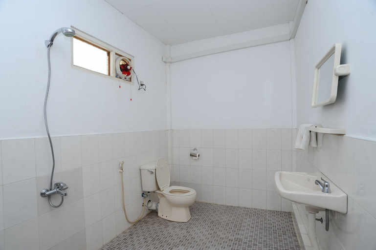 Bathroom 3, Bawga Theiddhi Hotel Kyaik Hto, Thaton
