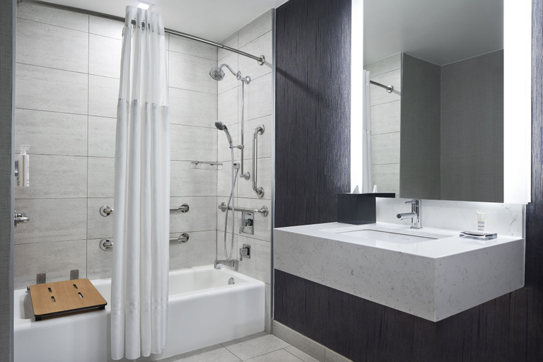 New York Marriott Marquis - Bathroom