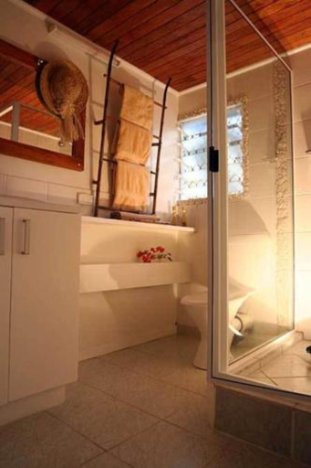 Bathroom 4, Seachange Lodge, Port Vila