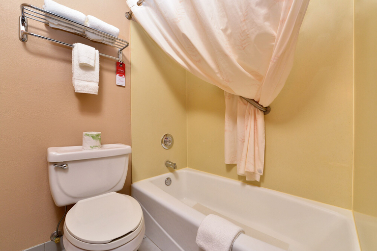 Bathroom 4, Baymont by Wyndham Blackwell I-35, Kay