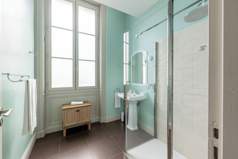 Bathroom 4, Hôtel Héritage Cognac Centre, Charente