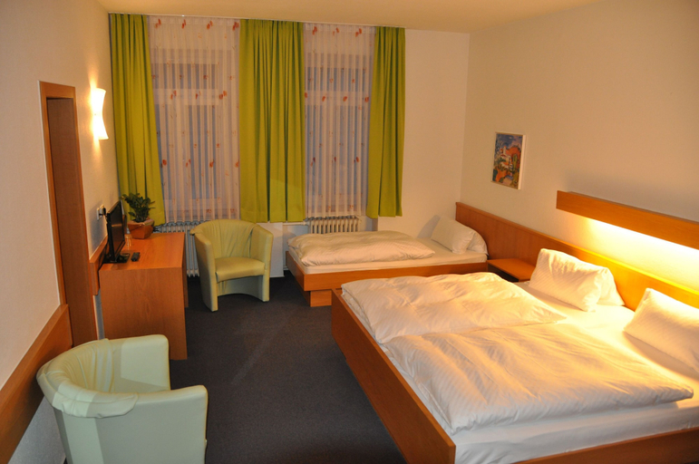 Bedroom 3, Hotel Lamm, Heilbronn
