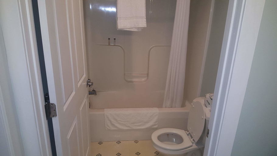 Bathroom 3, Spruce Lane Lodge and Cottages, Lancaster