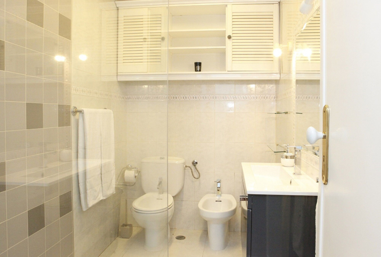 Bathroom 4, Confortable & Central Apartment, Cascais