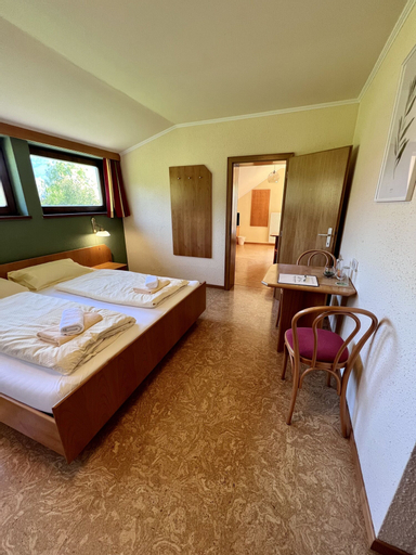 Bedroom 2, Pension Lambrecht, Murau