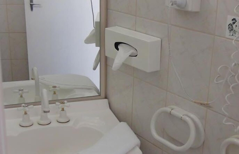 Bathroom 5, Pathfinder Motel, Melbourne