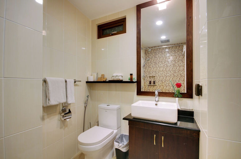 Bathroom 5, The Somerset Hotel, Malé