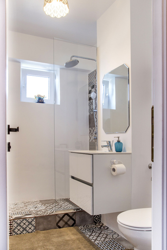 Bathroom 2, Studio L by MRG Apartments, Municipiul Bucuresti