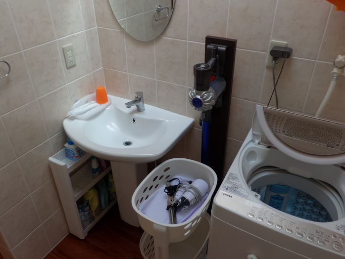 Bathroom 3, Kaeruya, Nakijin