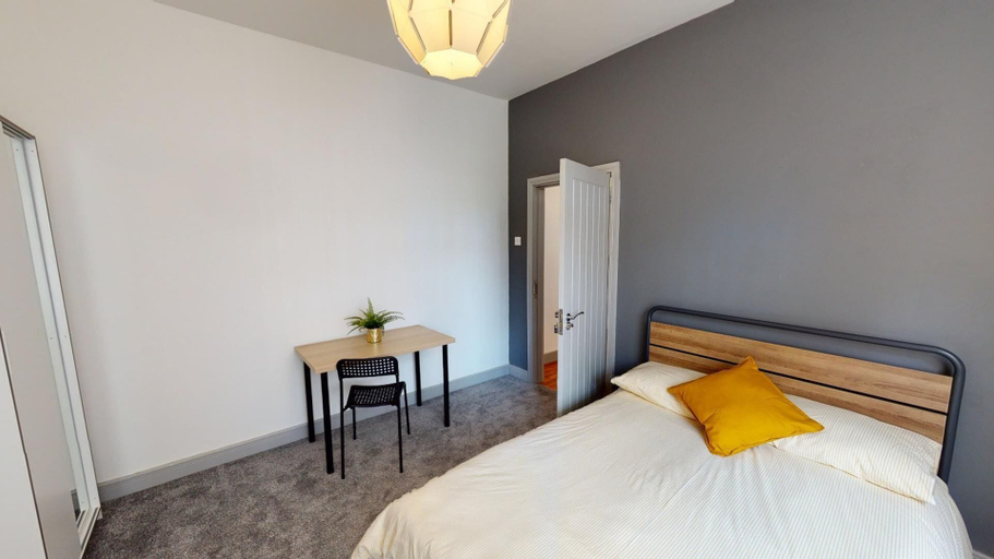 Room 2, Stunning City Centre-uni Town House, Sunderland