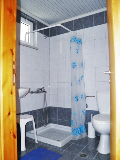 Bathroom 5, Christi Apartments, Crete