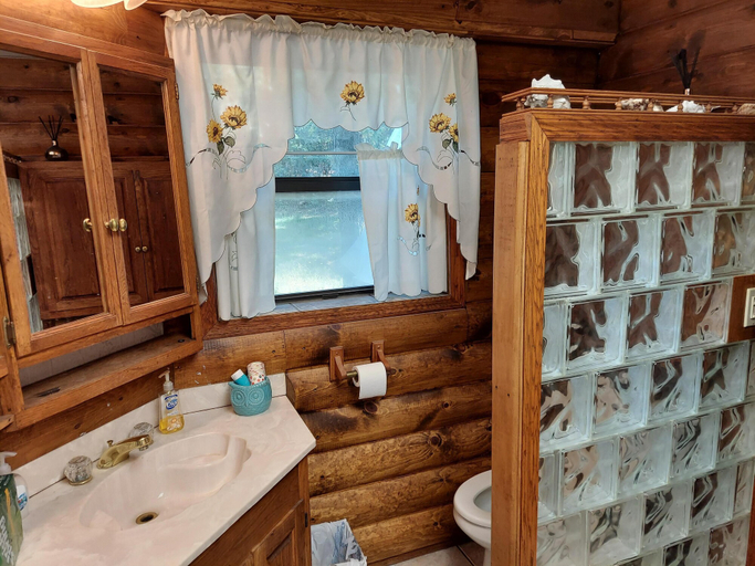 Bathroom 3, Hunters Hike, Marion