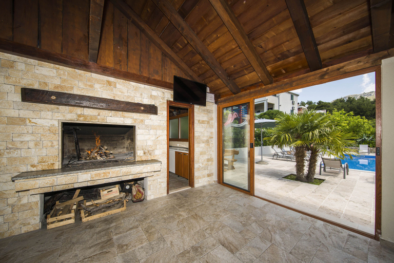Others 5, Villa Dvori Viškovi, Podstrana