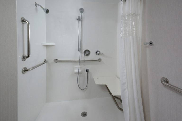 Bathroom 4, Hampton Inn High Point, Randolph