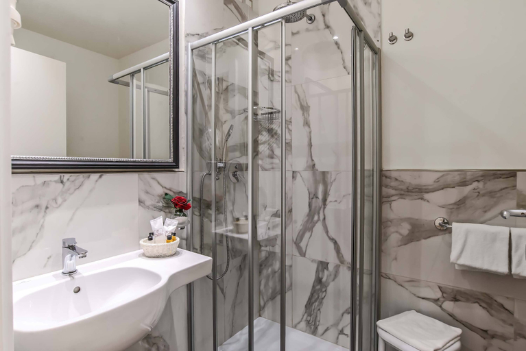 Bathroom 4, Hotel Accademia, Florence