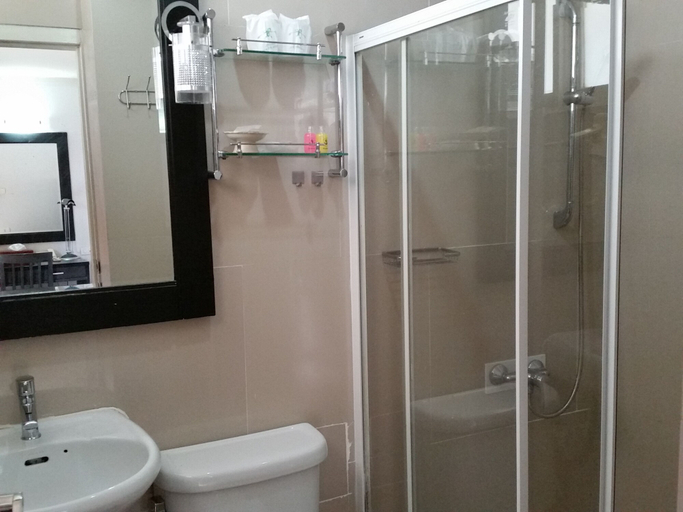 Bathroom 4, Nautical Inn, Pattaya