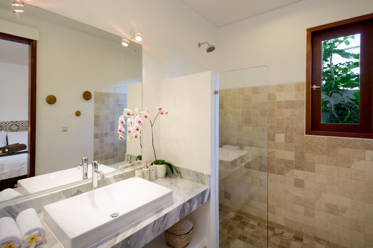 Bathroom 4, Echo Beach Villa & Apartment, Badung