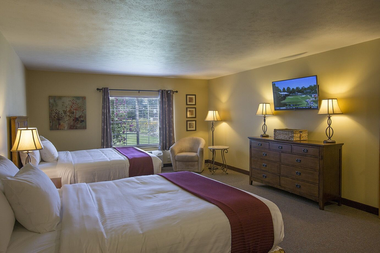 Bedroom 4, Swan Lake Resort, Marshall