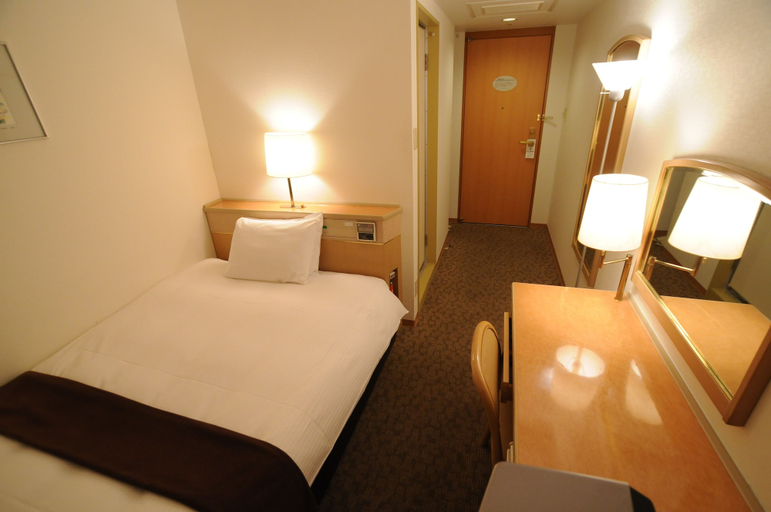 Bedroom 3, Oita Regal Hotel, Ōita