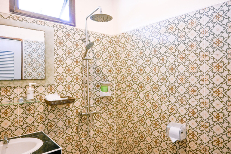Bathroom 4, Sugar and Spice Inn, Phuket Island