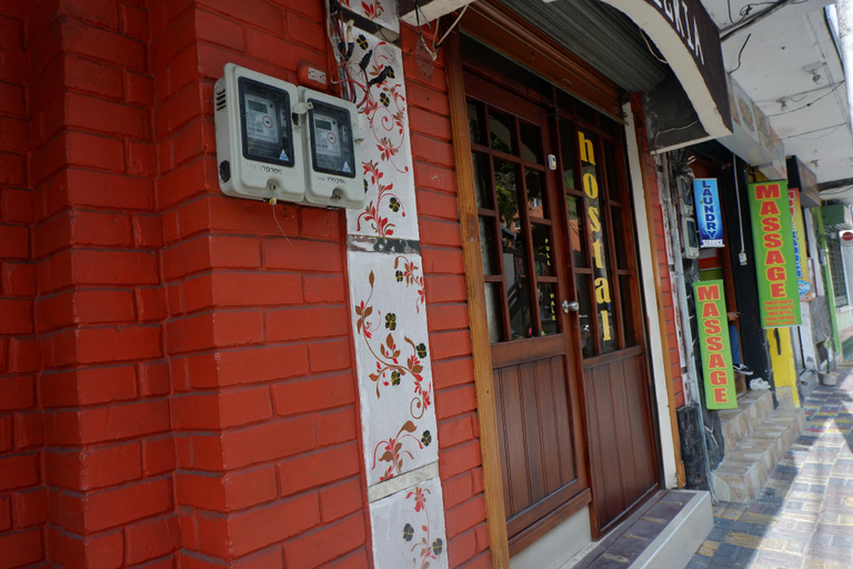 Entrance 2, La alegría hostel, Baños