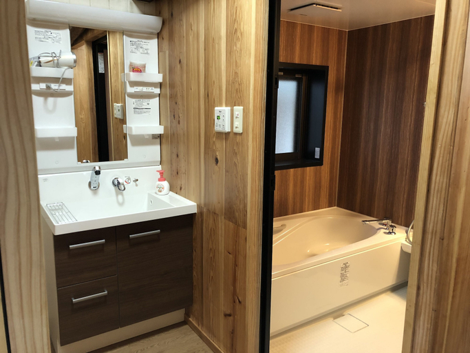 Bathroom 3, Mannnaya-, Motobu
