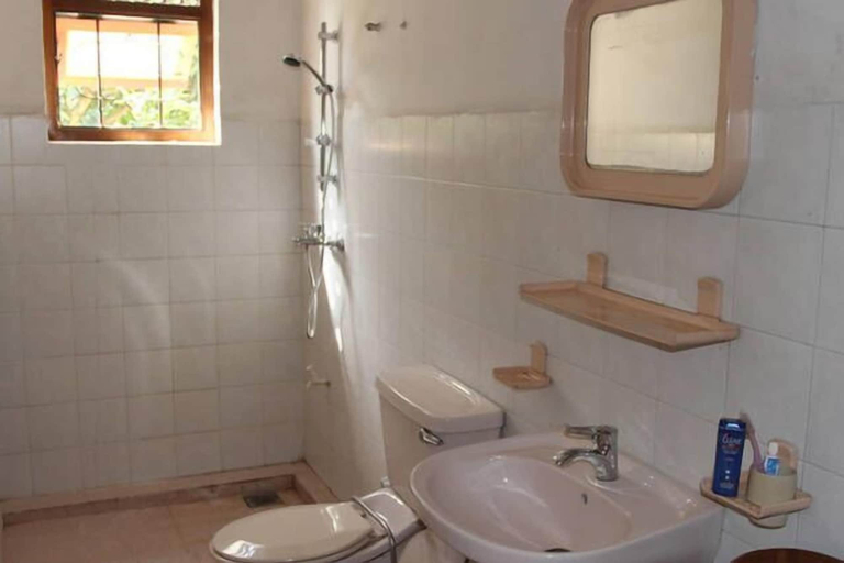 Bathroom 3, Peradeniya Rest Inn, Yatinuwara