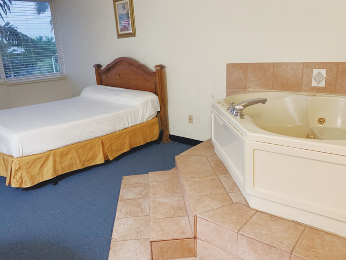 Bathroom 4, Miami Gardens Inn & Suites, Miami-Dade