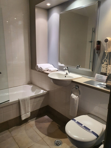 Bathroom 4, Off Broadway Motel, Waitakere