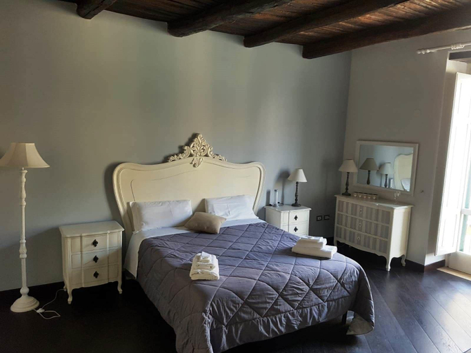 Bedroom 4, Zelzar Salerno Centro, Salerno