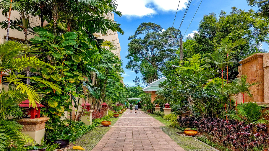 Exterior & Views 21