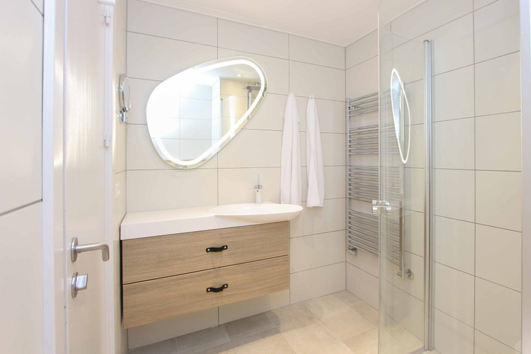 Bathroom 5, Fredensborg Badehotel, Bornholm