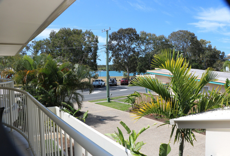 Exterior & Views 8