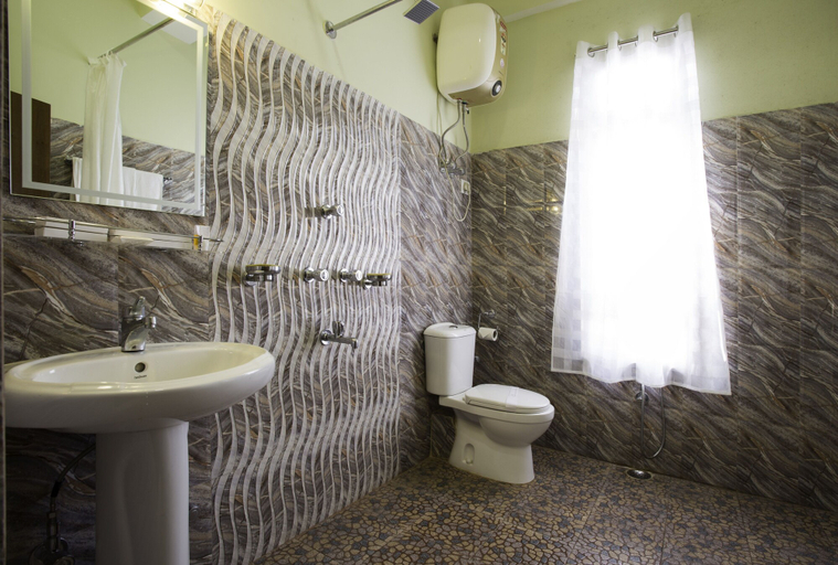Bathroom 3, Golden Kuensel Resort & Spa, Darjiling
