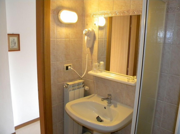 Bathroom 4