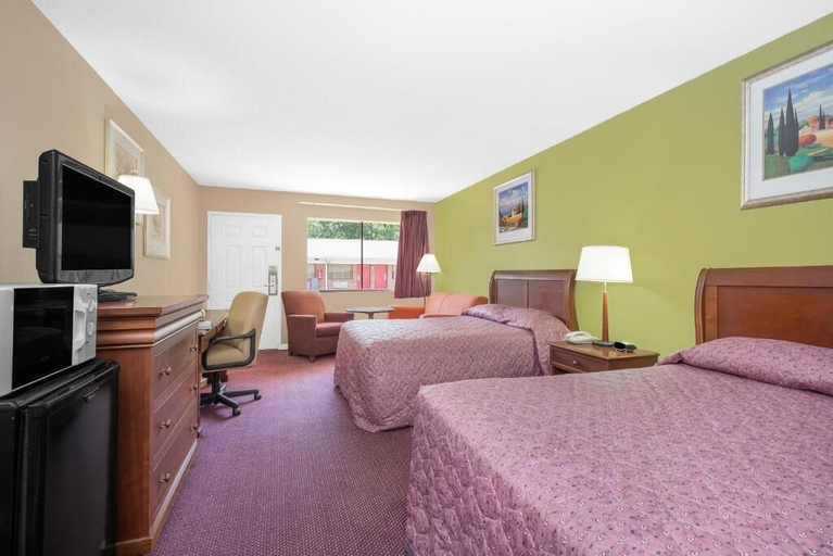 Bedroom 3, Super 8 Anniston, Calhoun