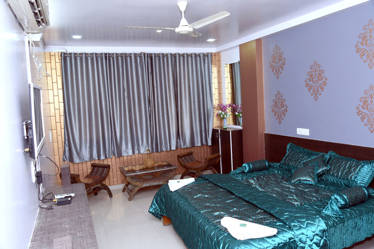 Bedroom 2, Hotel Tukson, Pune