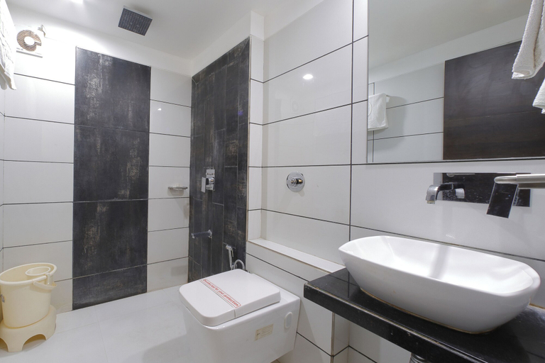Bathroom 3, Hotel Summit, Ahmadabad