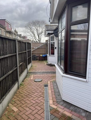 Property grounds 2, Inviting 1-bed Apartment in Ilford, London
