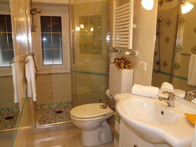 Bathroom, House Fede, Genova
