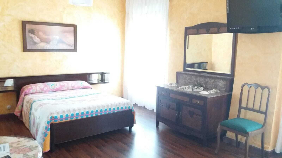 Bedroom 3, Hospedaje Menendez Pelayo, Cantabria