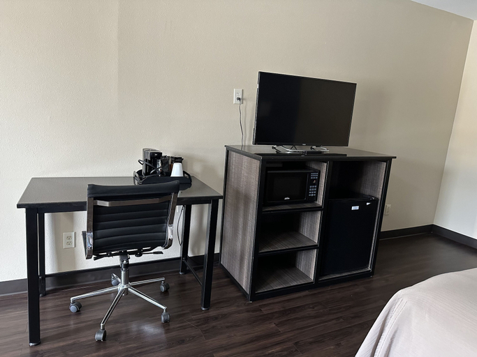 Bedroom 3, Express Inn & Suites, Morgan