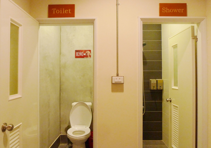 Bathroom 4, Knock Knock Hostel, Kaohsiung
