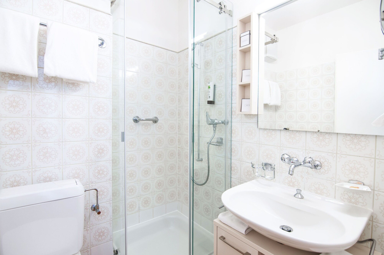 Bathroom 4, Hotel Polo, Locarno