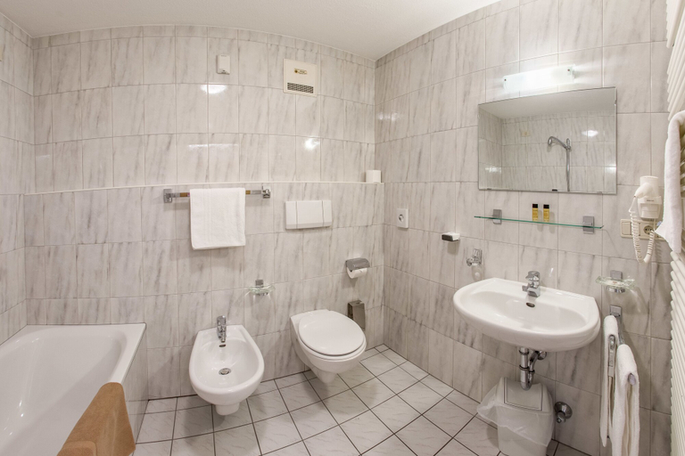 Bathroom 4, Mountain Living Apartments, Bolzano